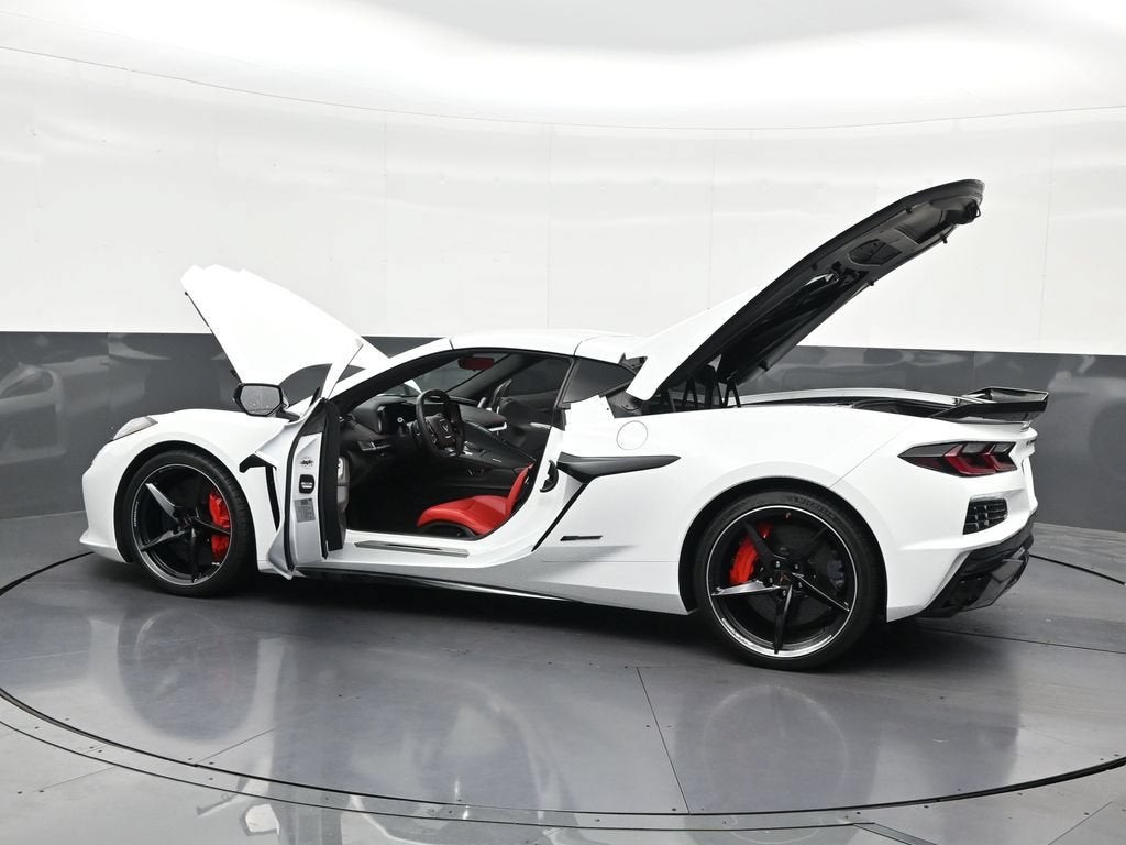 2025 Chevrolet Corvette E-Ray 1LZ