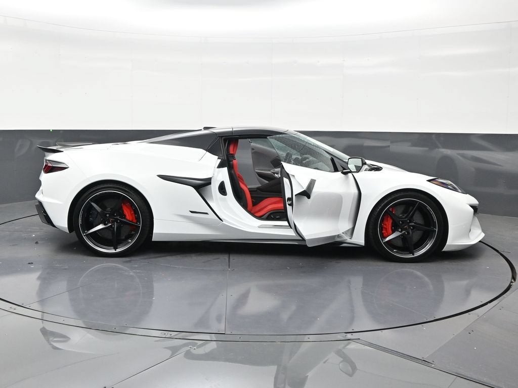 2025 Chevrolet Corvette E-Ray 1LZ