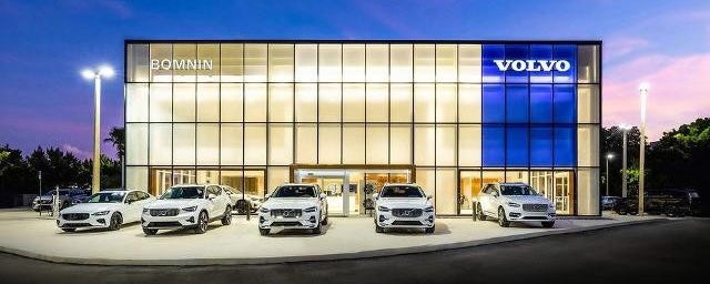 Bomnin Corvette in Miami FL exterior shot of Bomnin Volvo Cars Dadeland