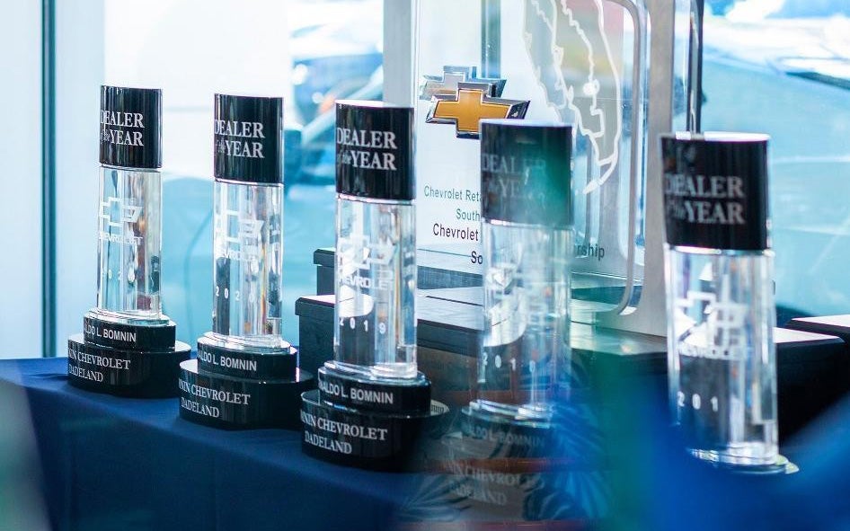 Bomnin Corvette in Miami FL staff in group photo